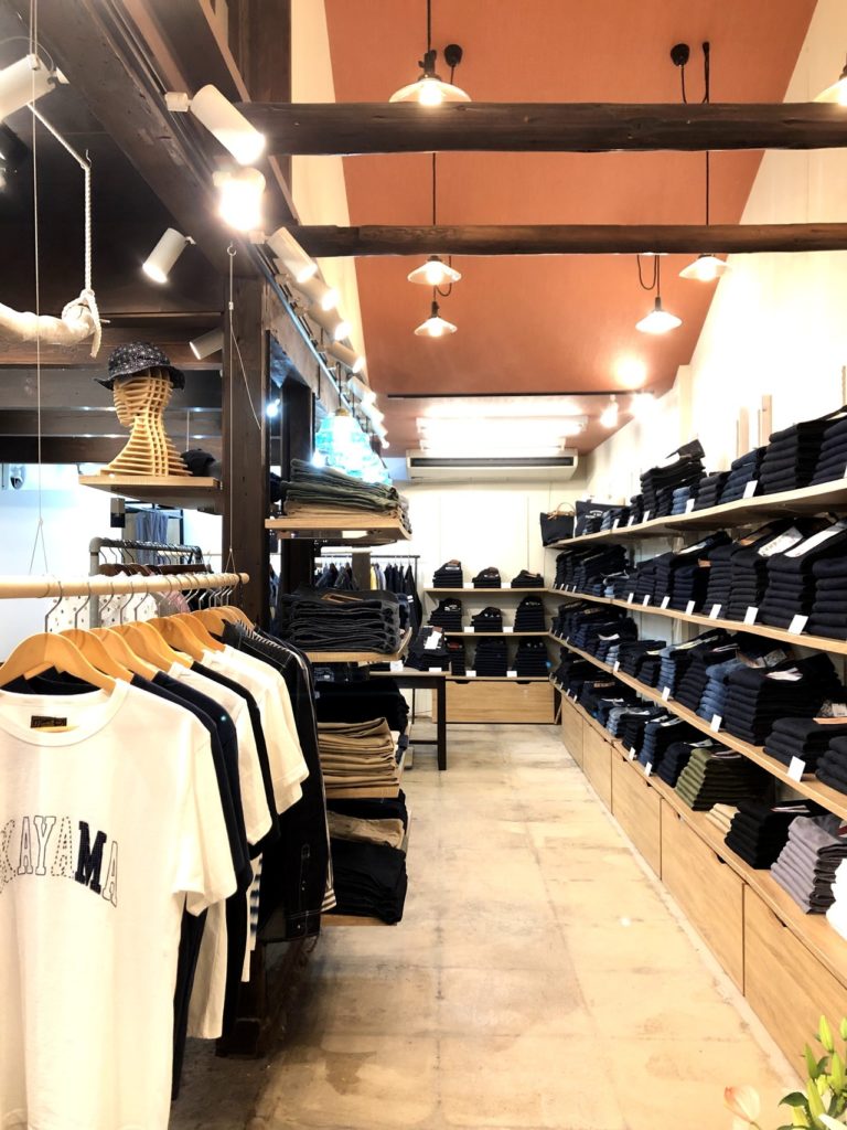 デニム研究所店内