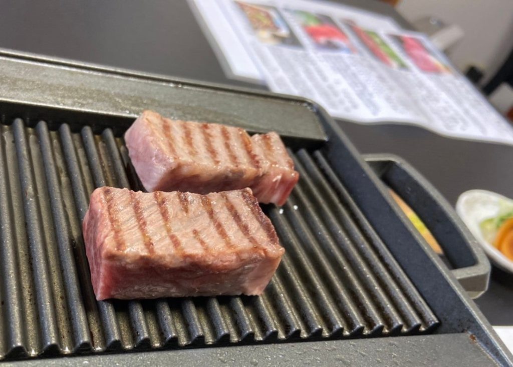 千屋牛のロース肉の鉄板焼き