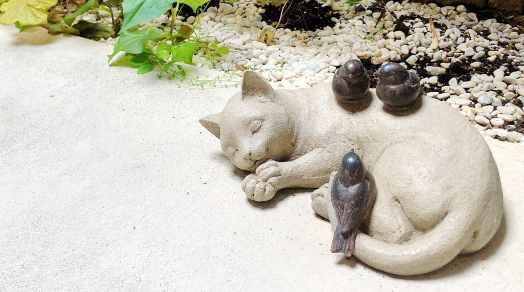 猫のオブジェ