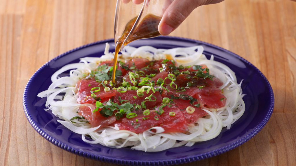 マグロのピリ辛パクチーカルパッチョ