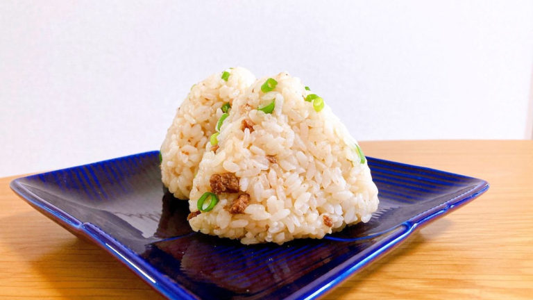 ネギと肉味噌のおにぎり