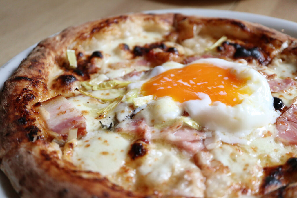 倉敷美観地区・コノフォレスタのナポリピザ「モモタロー」