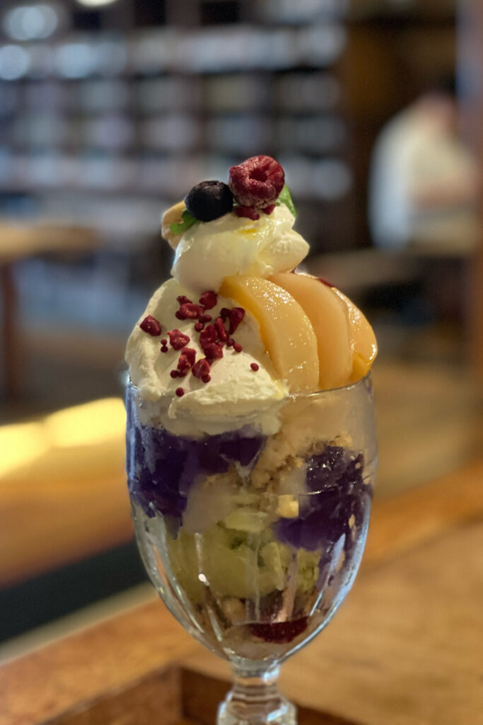 倉敷美観地区・町家喫茶三宅商店の店内