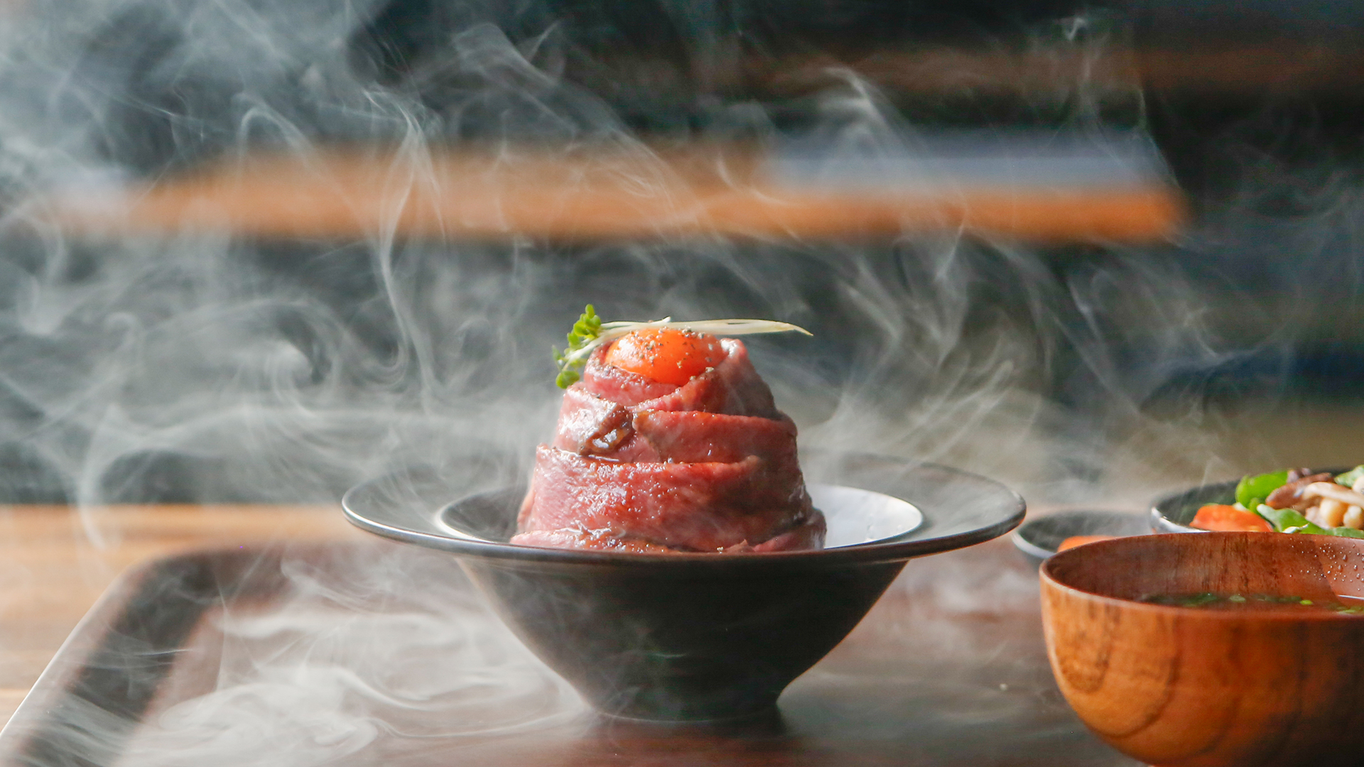 倉敷美観地区の『有鄰庵 岡山希少和牛店』の肉山雲海ローストビーフ丼