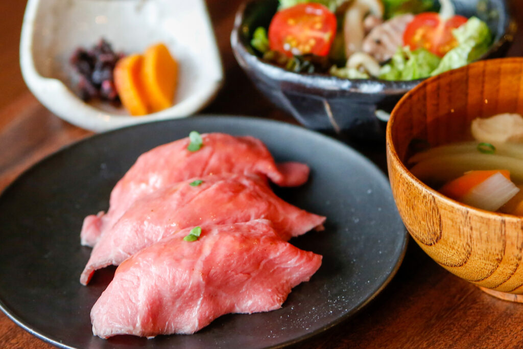 倉敷美観地区『有鄰庵 岡山希少和牛店』のローストビーフにぎり寿司