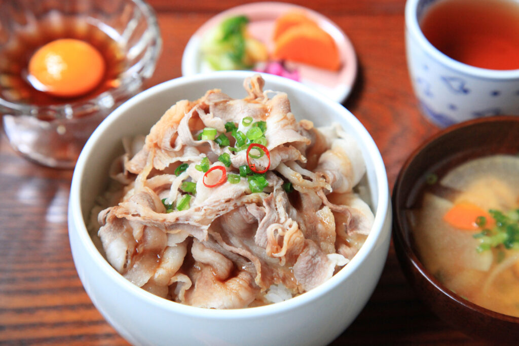 倉敷美観地区の古民家カフェ『有鄰庵』の猪肉のしゃぶしゃぶ丼ランチ